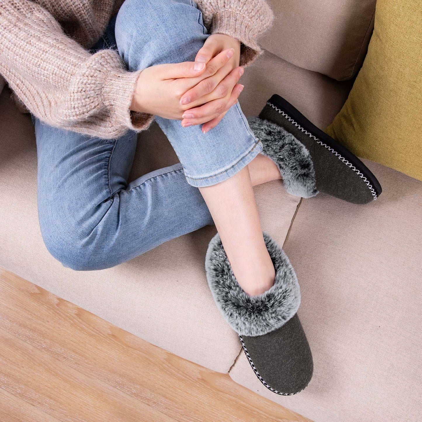 EverFoams Women's Fluffy Wool Faux Fur Loafers Slippers